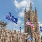 <p>Hva slags virkninger kan Brexit få for arbeidsmarkedsregulering og arbeidstakerrettigheter i Europa, inkludert Norge? Dette var temaet da professor Paul Marginson fra University of Warwick/Fafo holdt foredraget: «Opening a hole in Europe's regulatory floor? Brexit and employment relations». Jon Erik Dølvik, Fafo, ga bakgrunnsinformasjon om relevansen av britisk politikk for norsk arbeidslivspolitikk. Panelsamtale med Peggy Hessen Følsvik, nestleder i LO og Nina Melsom, arbeidslivsdirektør i NHO, om den mulige effekten av Brexit på europeisk og norsk arbeidslivspolitikk. Foredraget ble holdt på engelsk. Kommentar og panelsamtalen var på norsk.</p>