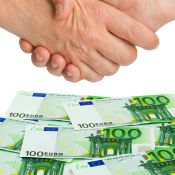<p><em>Presentasjoner kan lastes ned fra seminarets nettside.</em></p>
<p>Den kraftige økningen i innvandringen fra Øst-Europa har gitt et tilbudssjokk i deler av det norske arbeidsmarkedet. For å motvirke lavlønnskonkurranse og sosial dumping er stadig flere bransjer omfattet av en allmenngjort tariffavtale. Men hvilken effekt har dette egentlig?</p>
<p>Fafo Østforum og Senter for lønnsdannelse inviterte til seminar med rapportlansering.</p>